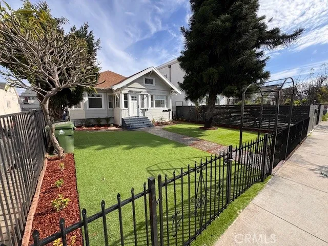 1334 S Berendo Street, Los Angeles, California 90006 home-pic-1