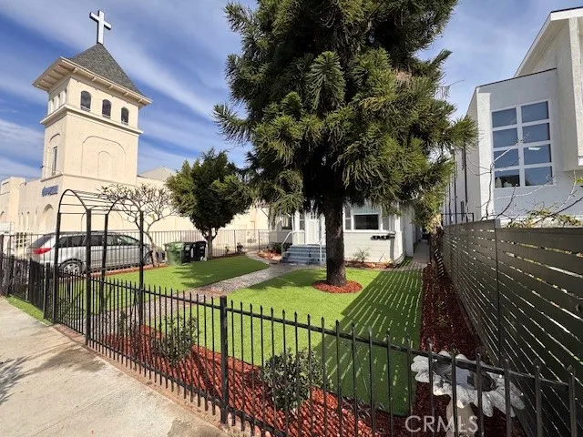 1334 S Berendo Street, Los Angeles, California 90006 home-pic-2