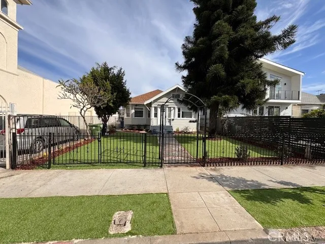 1334 S Berendo Street, Los Angeles, California 90006 home-pic-3