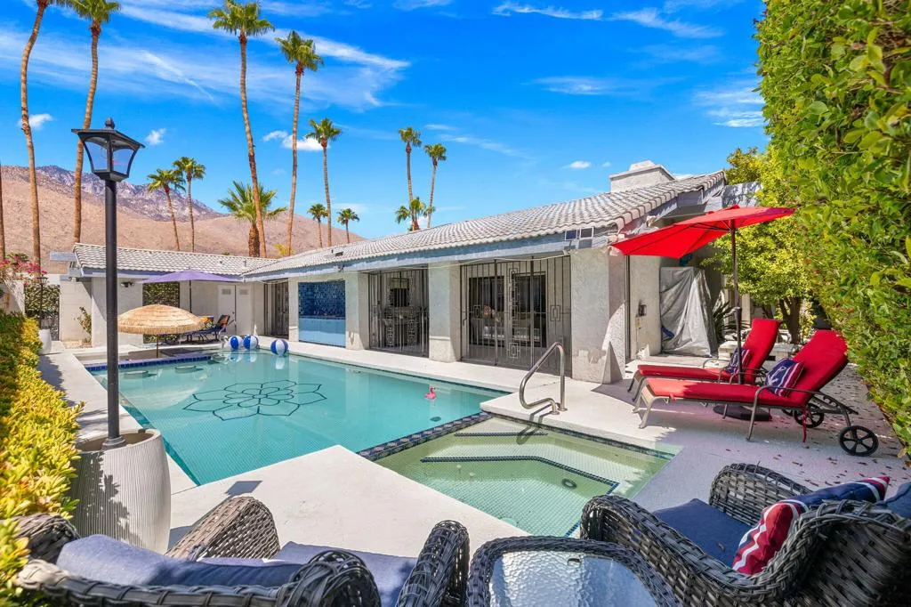 2082 S Madrona Drive, Palm Springs, California 92264 home-pic-4