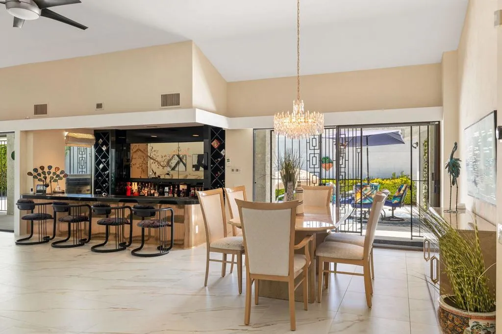 2082 S Madrona Drive, Palm Springs, California 92264 home-pic-18
