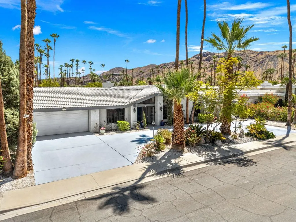 2082 S Madrona Drive, Palm Springs, California 92264 home-pic-12
