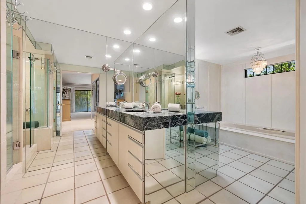 2082 S Madrona Drive, Palm Springs, California 92264 home-pic-33