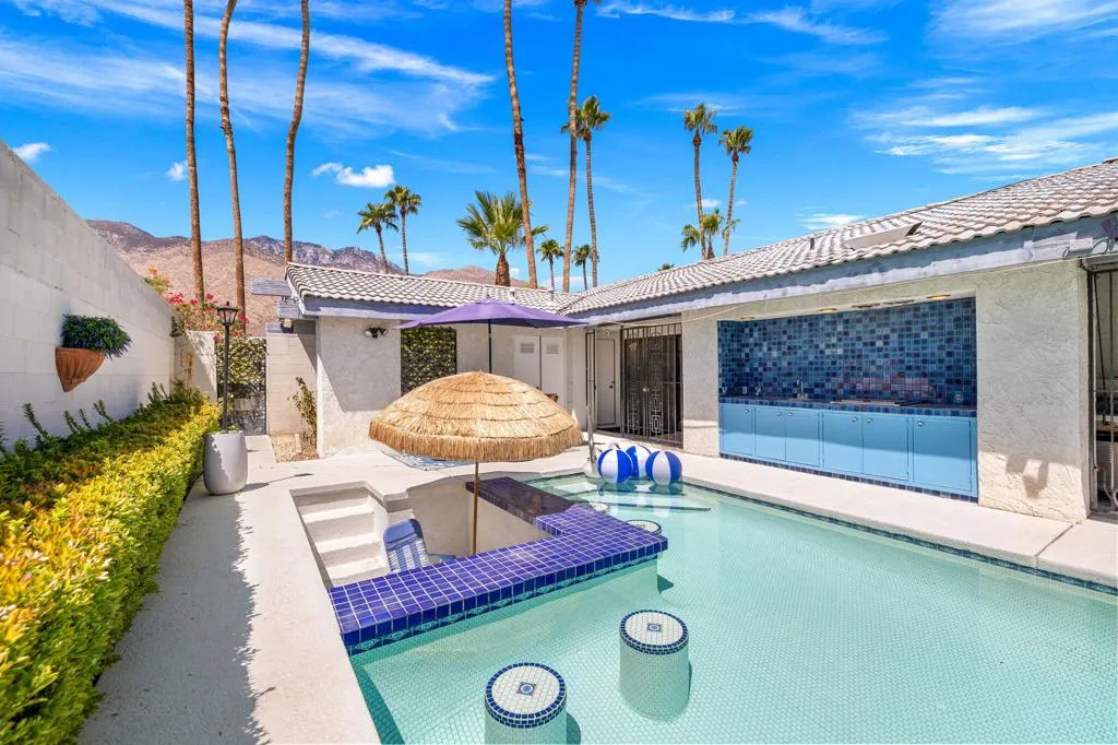 2082 S Madrona Drive, Palm Springs, California 92264 home-pic-6