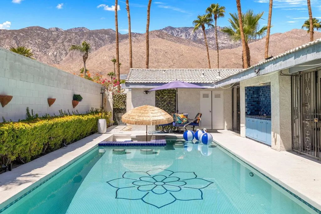 2082 S Madrona Drive, Palm Springs, California 92264 home-pic-9