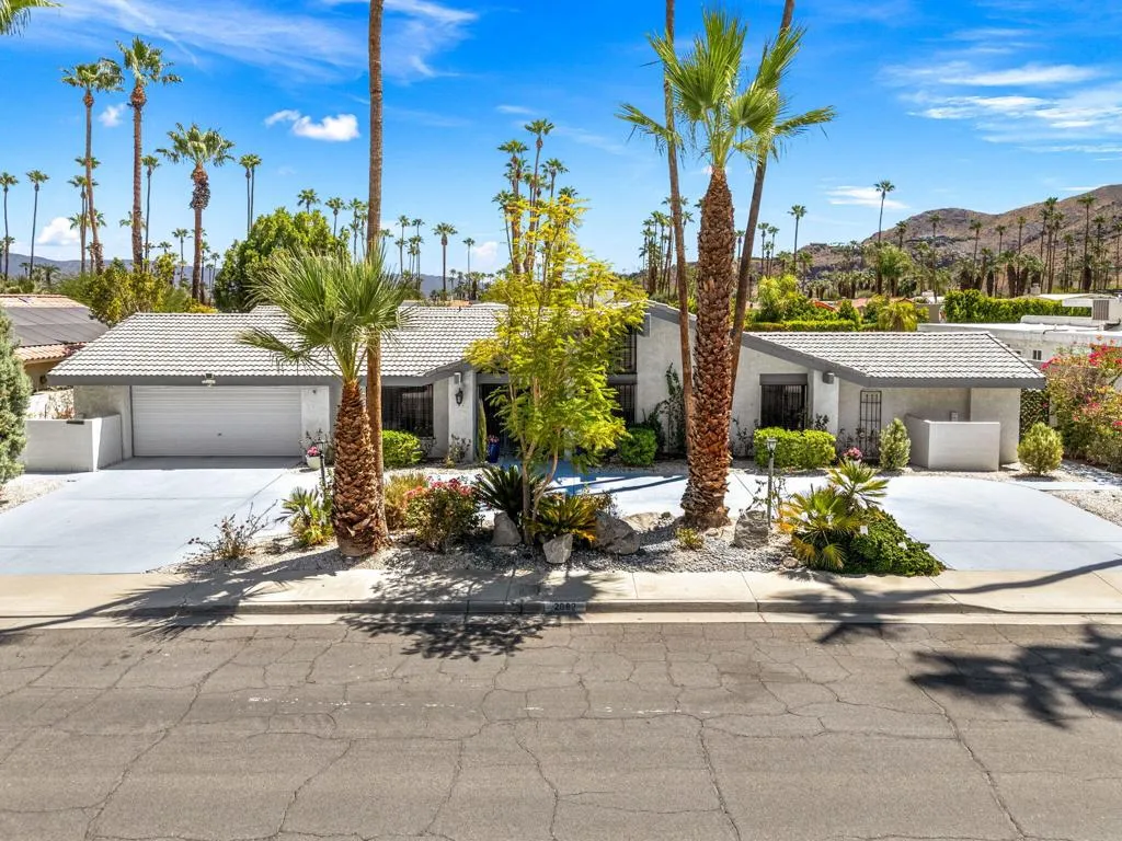 2082 S Madrona Drive, Palm Springs, California 92264 home-pic-2