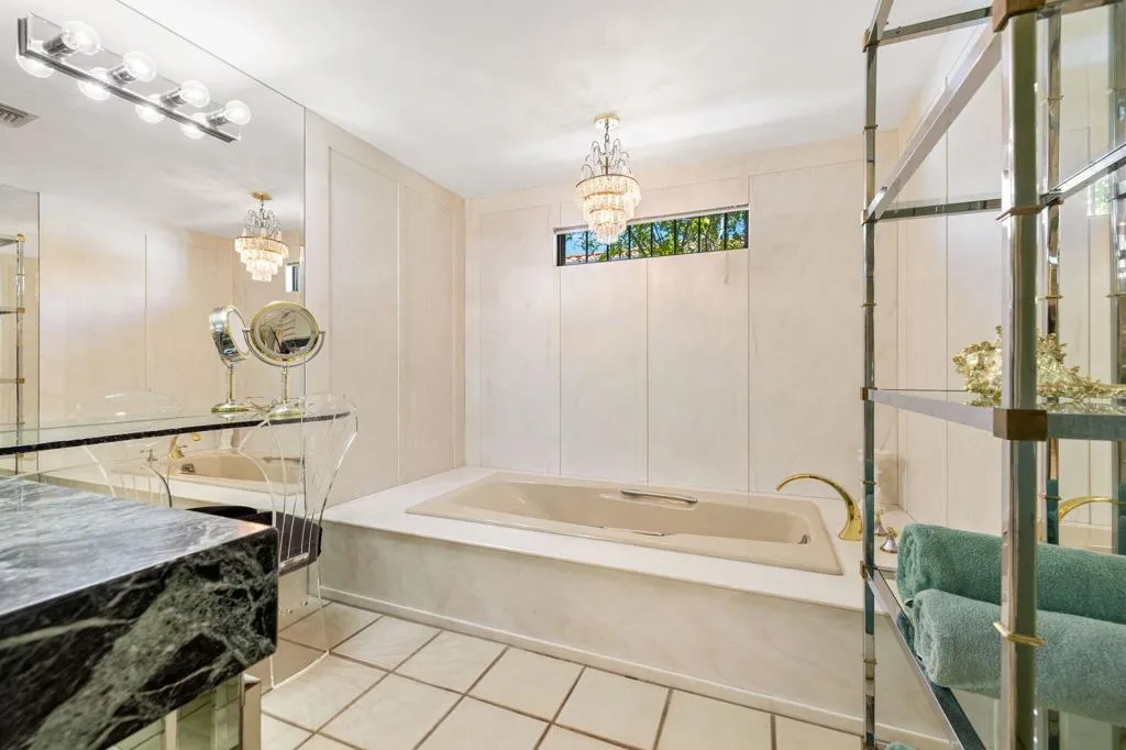 2082 S Madrona Drive, Palm Springs, California 92264 home-pic-34