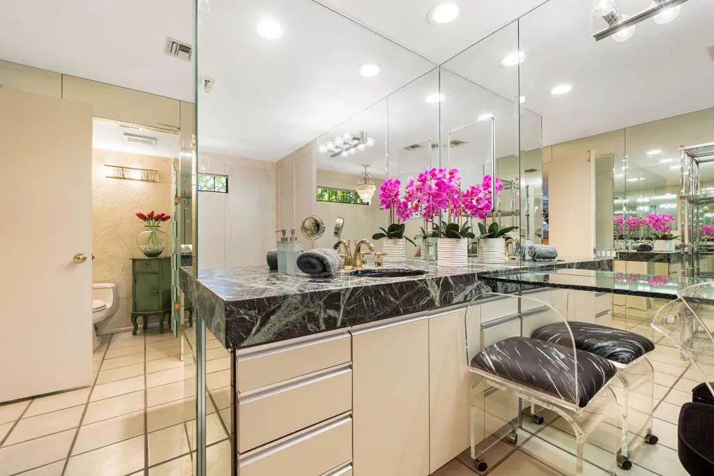 2082 S Madrona Drive, Palm Springs, California 92264 home-pic-32