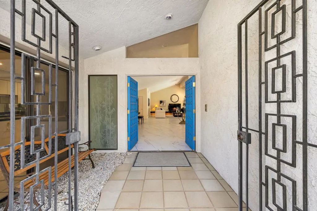 2082 S Madrona Drive, Palm Springs, California 92264 home-pic-14
