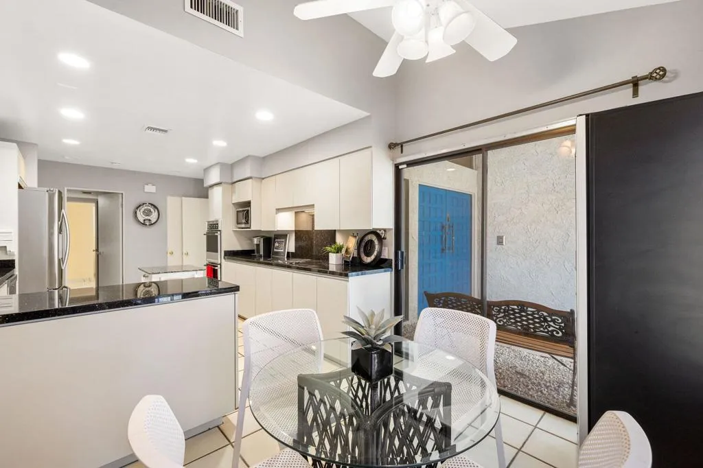 2082 S Madrona Drive, Palm Springs, California 92264 home-pic-24