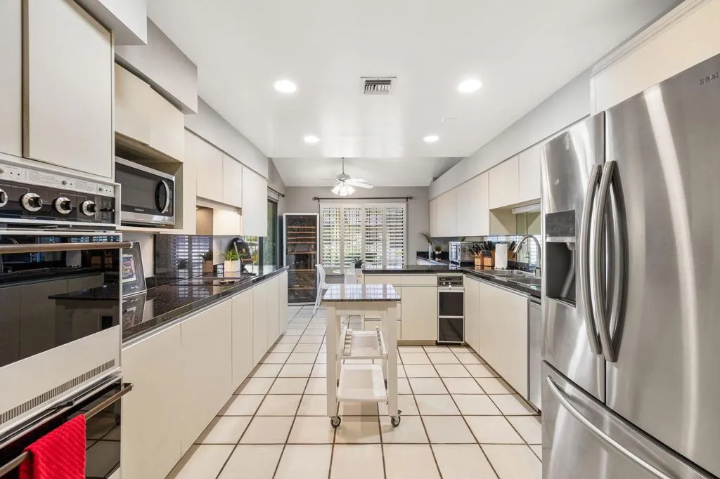2082 S Madrona Drive, Palm Springs, California 92264 home-pic-25