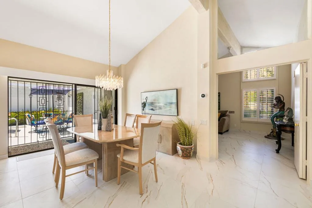 2082 S Madrona Drive, Palm Springs, California 92264 home-pic-20
