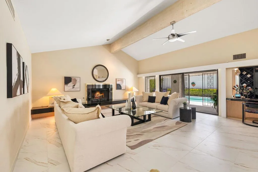 2082 S Madrona Drive, Palm Springs, California 92264 home-pic-16