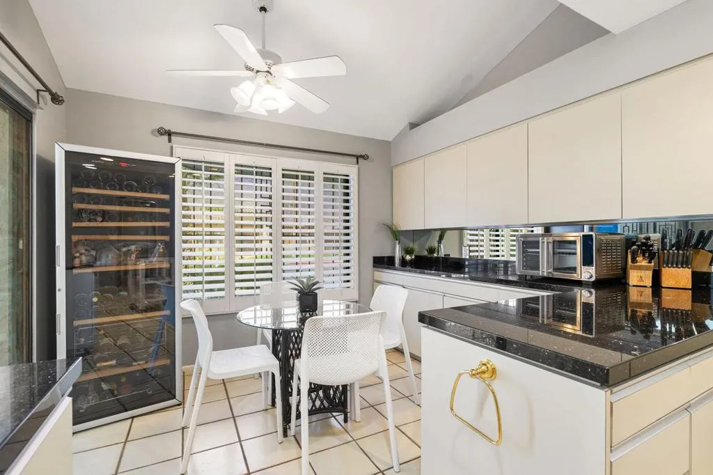 2082 S Madrona Drive, Palm Springs, California 92264 home-pic-22