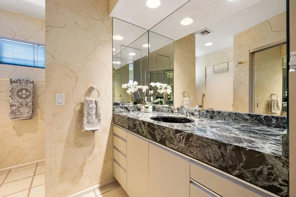 2082 S Madrona Drive, Palm Springs, California 92264 home-pic-39