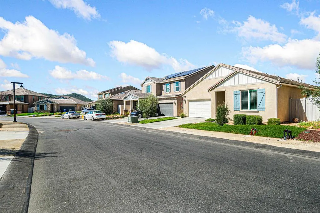 27936 Autumn Ct, Valley Center, California 92082 home-pic-2