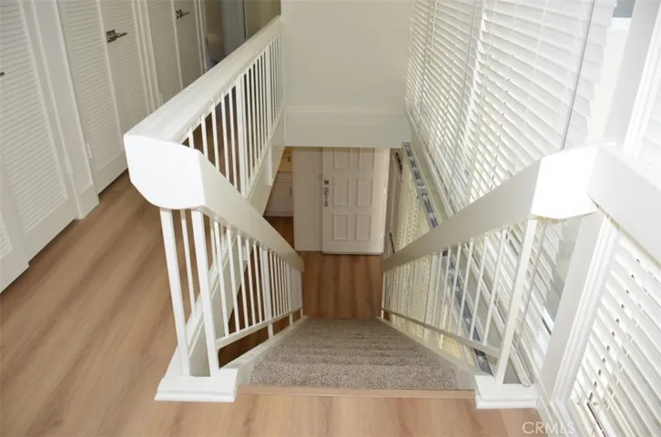 The way down to the lower level