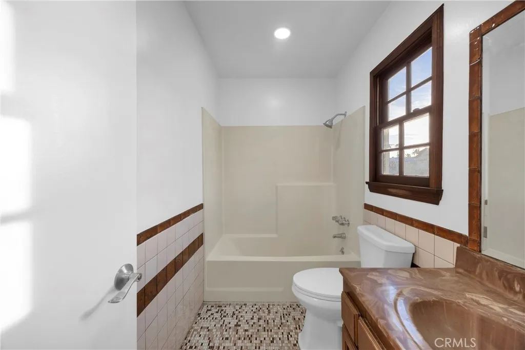 74 Argonne, Long Beach, California 90803 home-pic-28