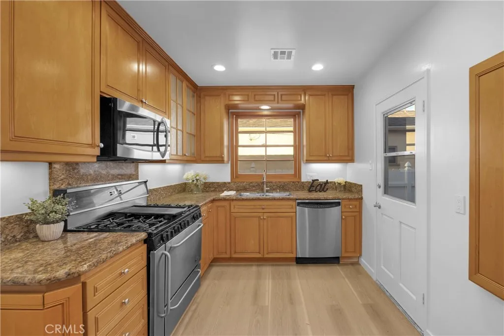 74 Argonne, Long Beach, California 90803 home-pic-42