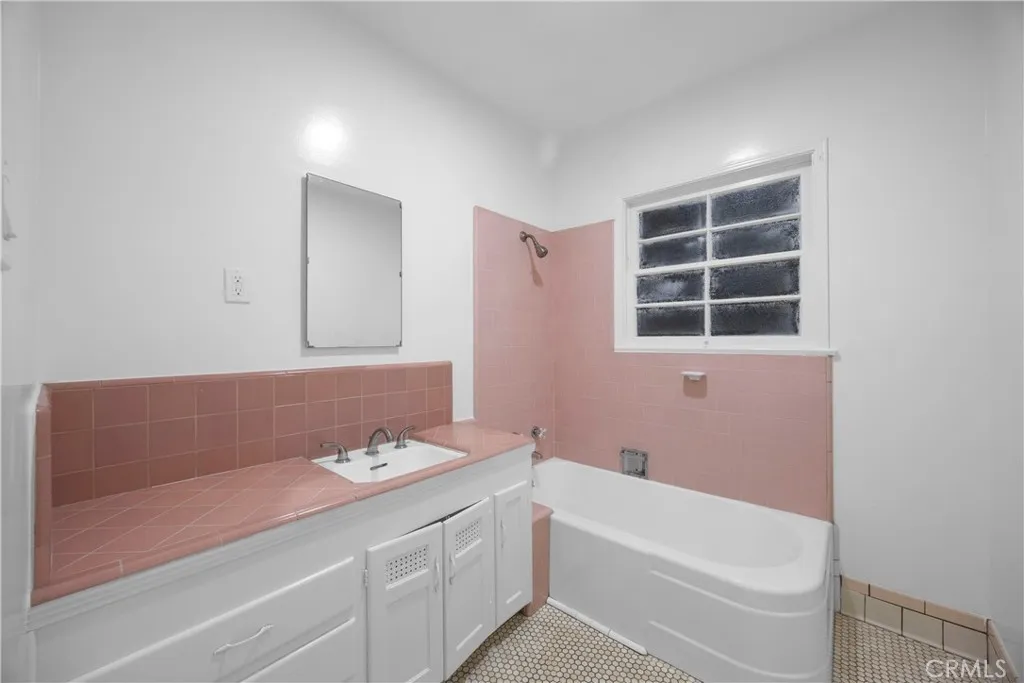 74 Argonne, Long Beach, California 90803 home-pic-49