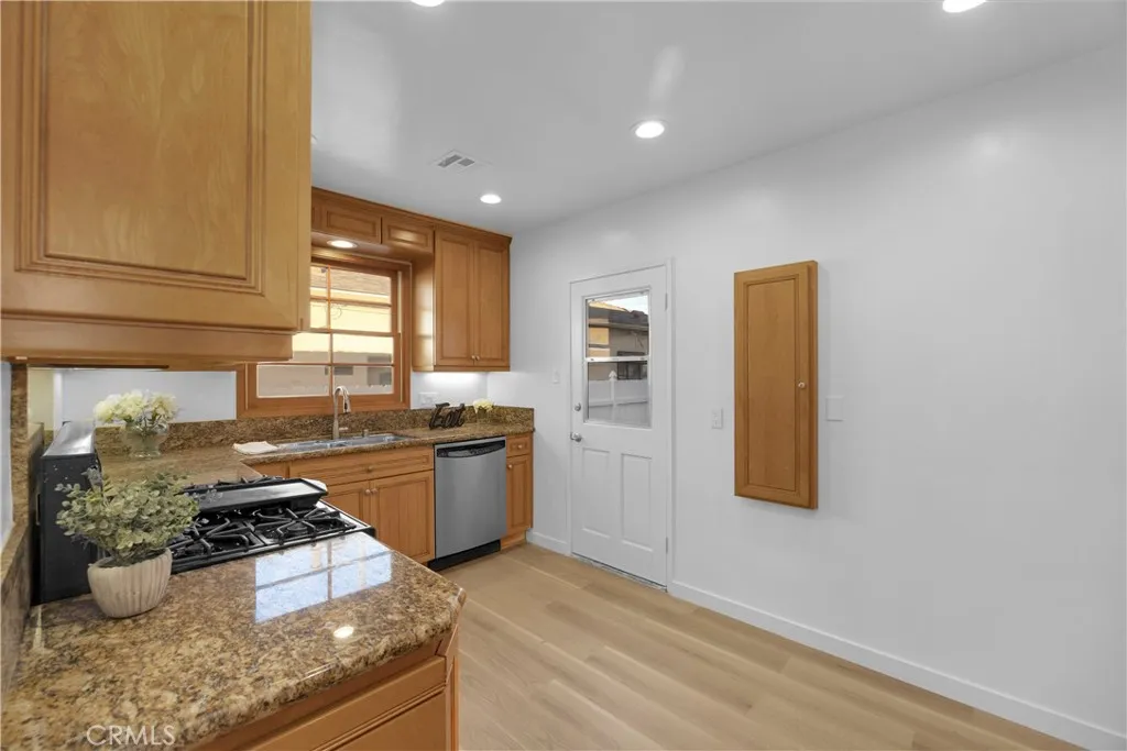 74 Argonne, Long Beach, California 90803 home-pic-43