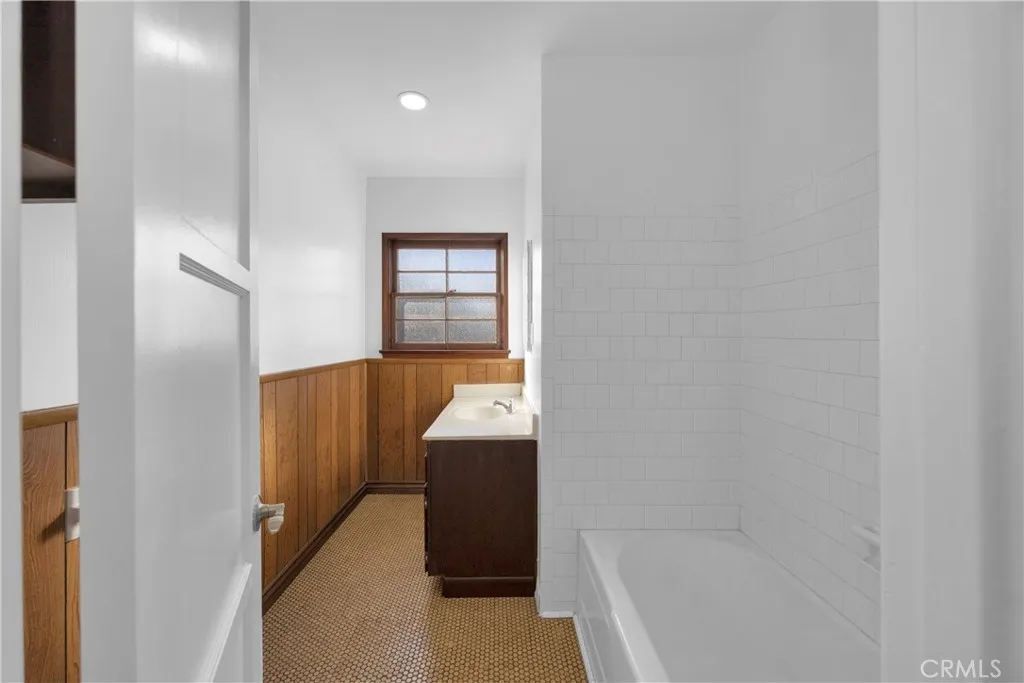74 Argonne, Long Beach, California 90803 home-pic-16