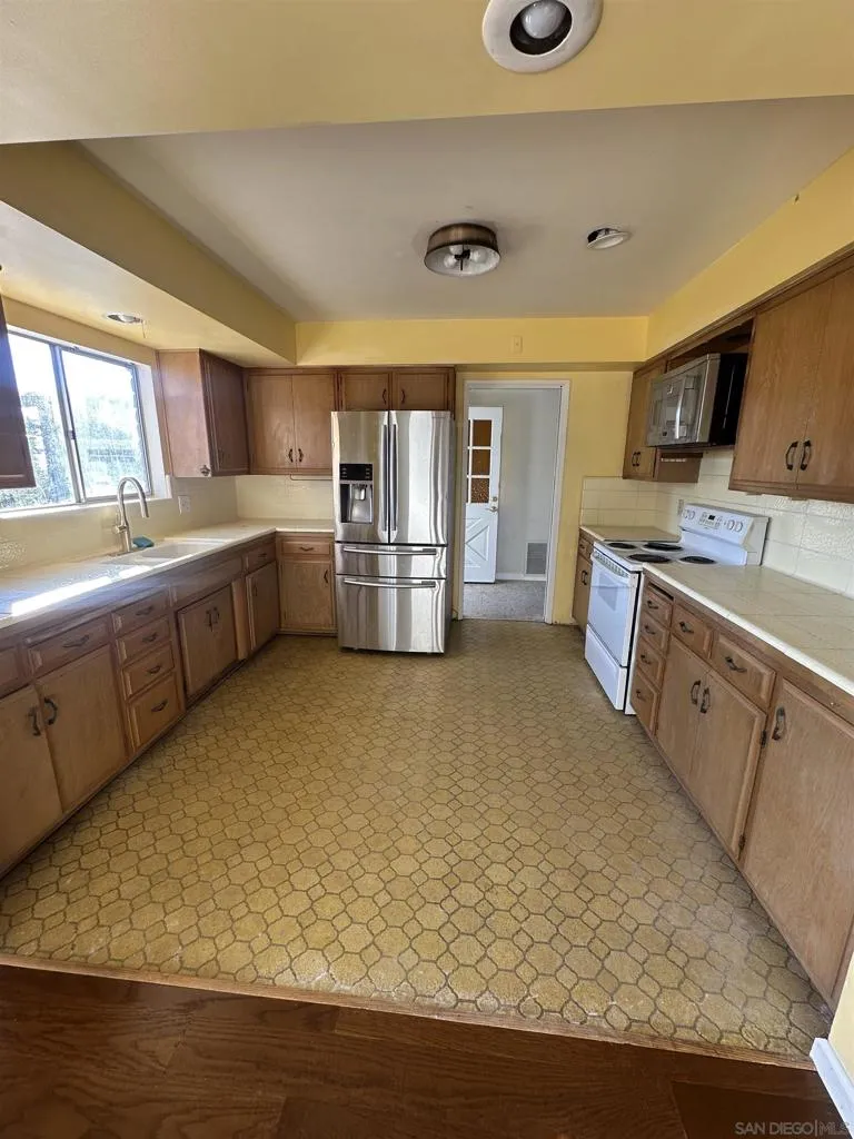 3246 Grand Ave, San Marcos, California 92078 home-pic-29