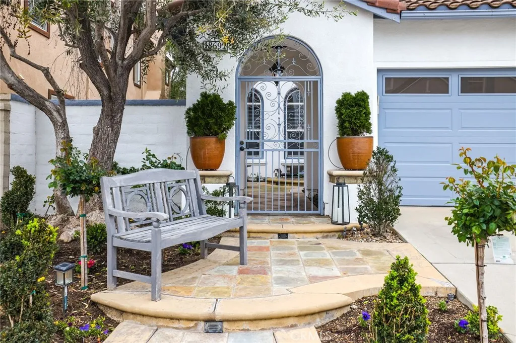 18692 Calera Drive, Huntington Beach, California 92648 home-pic-2