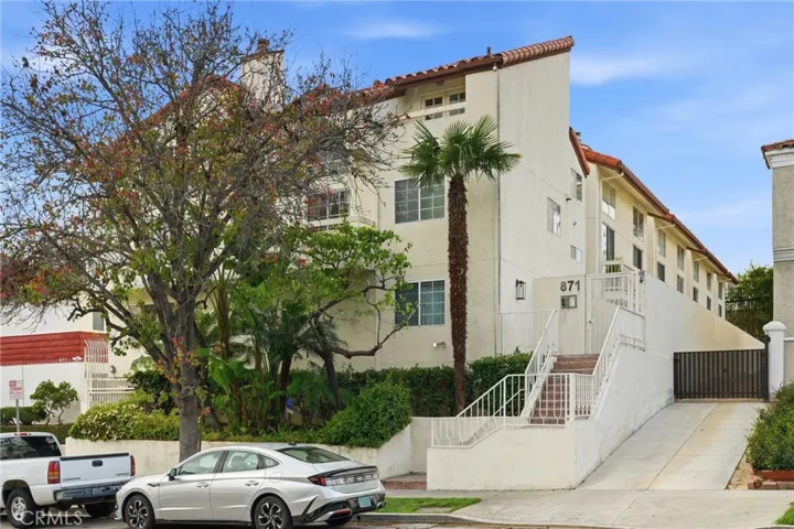 Welcome to Freemont Townhomes in the sought-after community of Windsor Village