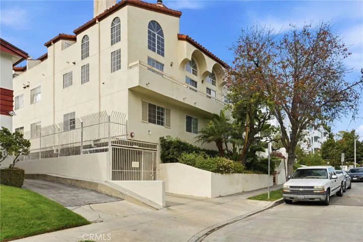 UNIT 2: Newly remodeled front-facing Condominium with views of the park and neighborhood