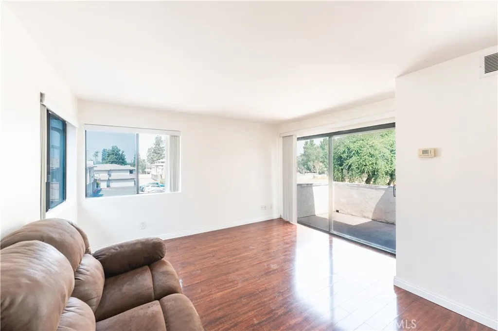 1317 Massachusetts Avenue 202, Riverside, California 92507 home-pic-6