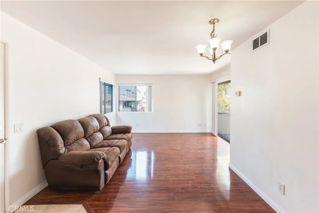 1317 Massachusetts Avenue 202, Riverside, California 92507 home-pic-2