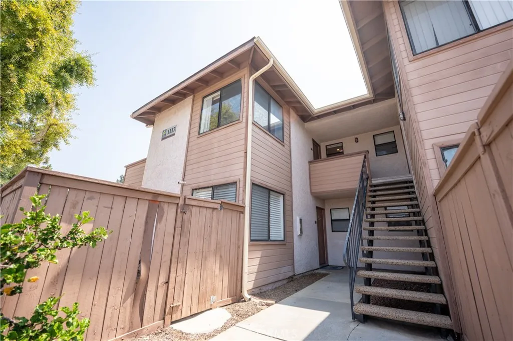 1317 Massachusetts Avenue 202, Riverside, California 92507 home-pic-1