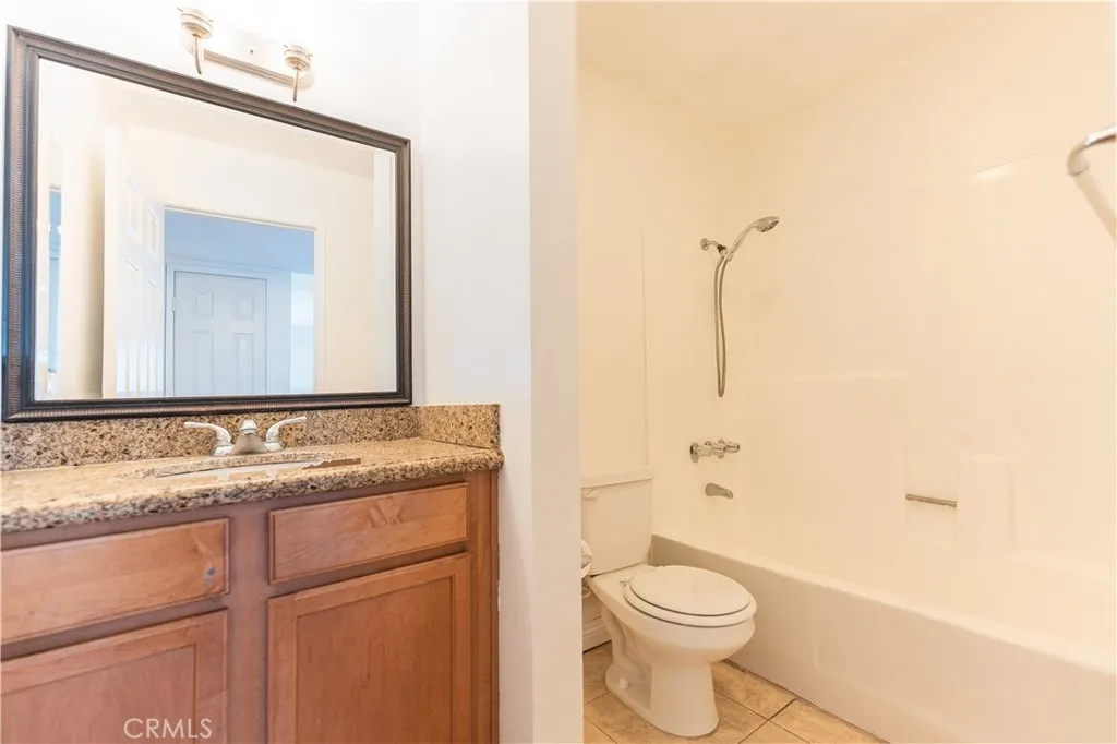 1317 Massachusetts Avenue 202, Riverside, California 92507 home-pic-17