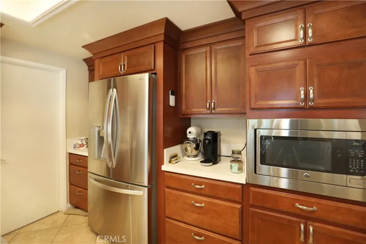 Kitchen has stainless steel appliances: LG Refrigerator, GE built-in microwave, Fisher & Paykel DishDrawer Dishwasher and a 5-burner gas stove.