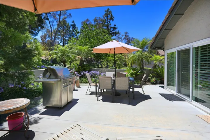 Isn't it beautiful out on the patio. Sunny California indoor/outdoor living at its finest.