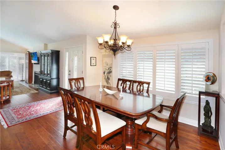 Spacious dining area and excellent lighting for entertaining.