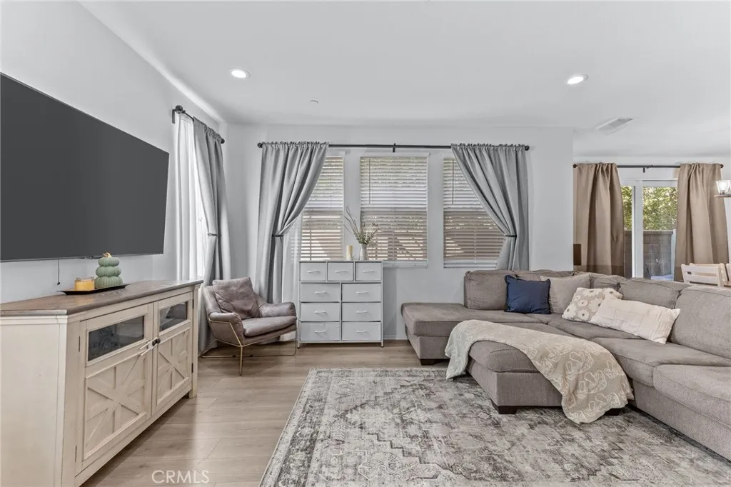 2350 S Via Esplanade 31, Ontario, California 91762 home-pic-4