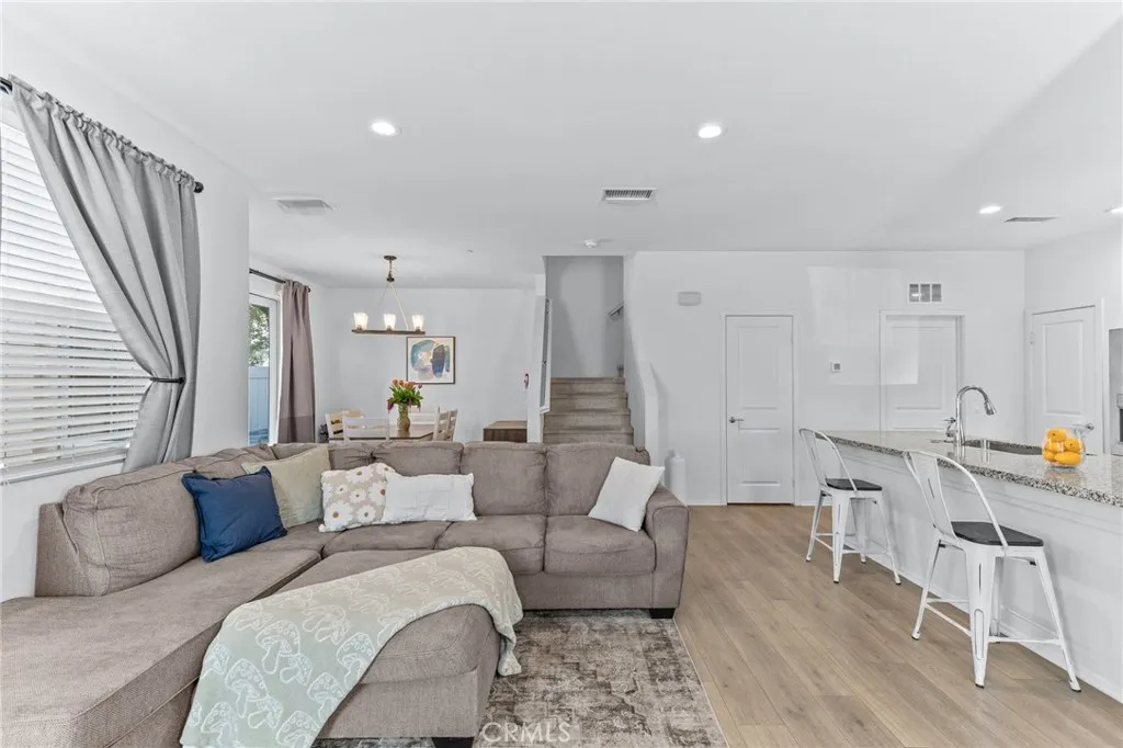 2350 S Via Esplanade 31, Ontario, California 91762 home-pic-2