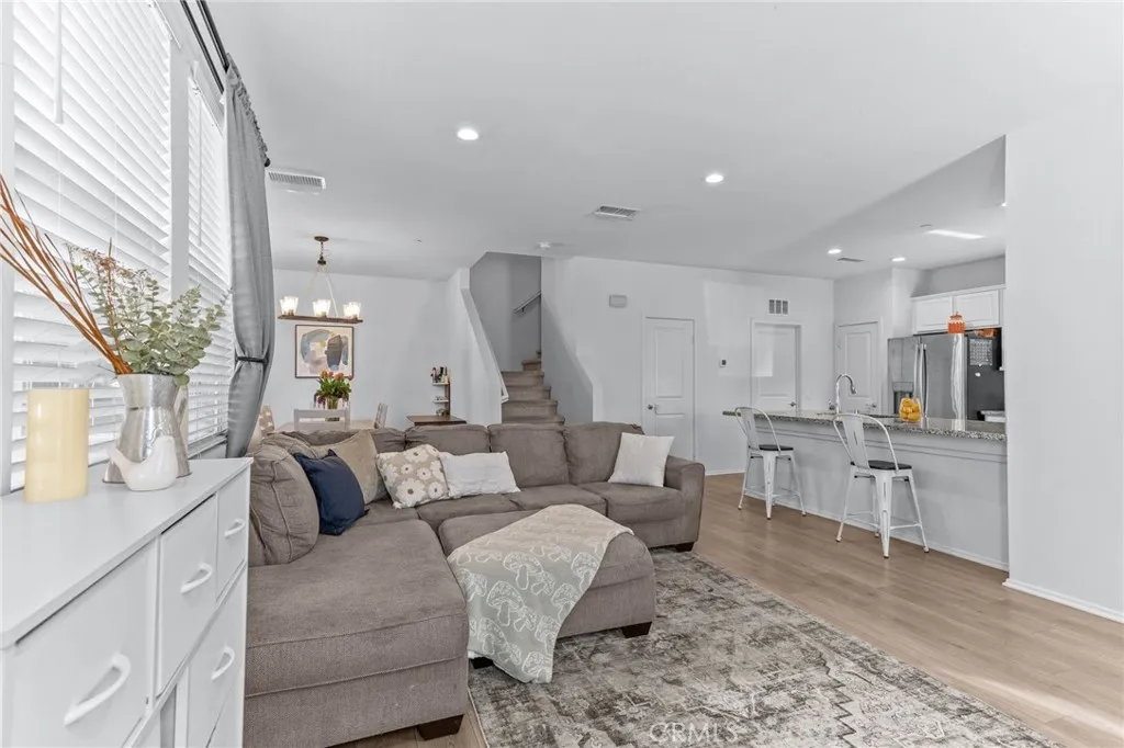 2350 S Via Esplanade 31, Ontario, California 91762 home-pic-3
