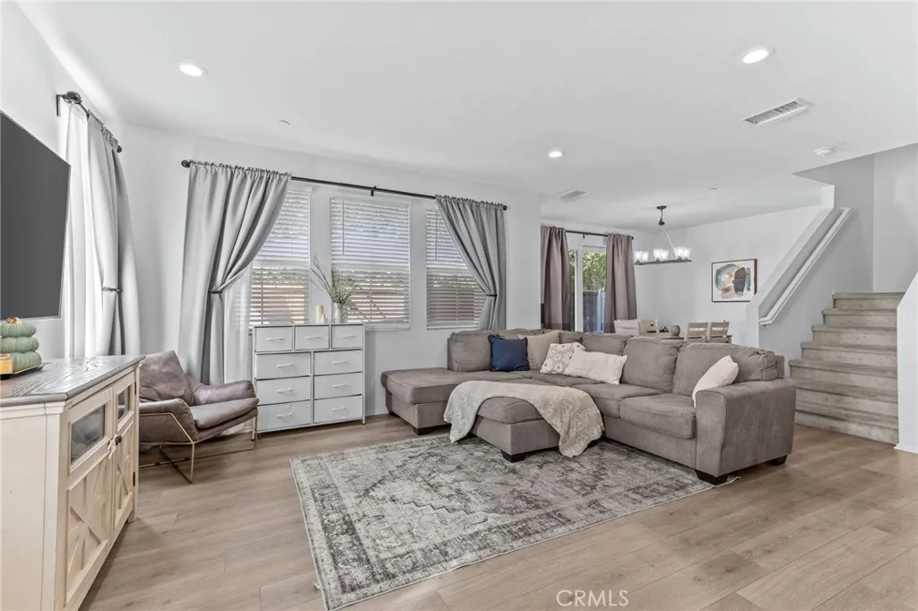 2350 S Via Esplanade 31, Ontario, California 91762 home-pic-11