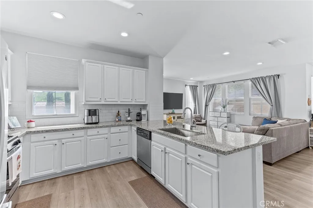 2350 S Via Esplanade 31, Ontario, California 91762 home-pic-8