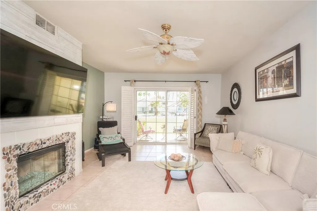 43756 Avenida Alicante, Palm Desert, California 92211 home-pic-1