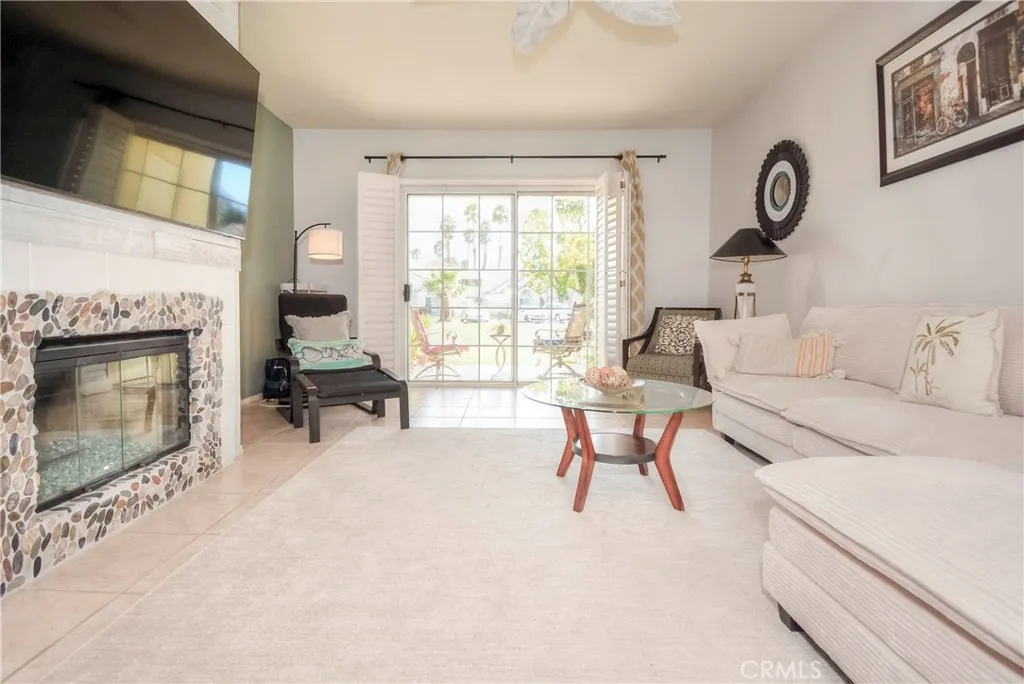 43756 Avenida Alicante, Palm Desert, California 92211 home-pic-8