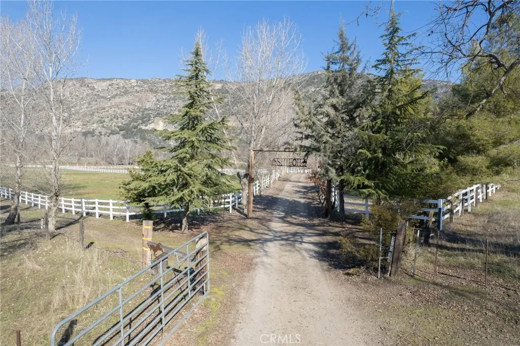36039 Cranmore Ln., Auberry, California 93602 home-pic-6