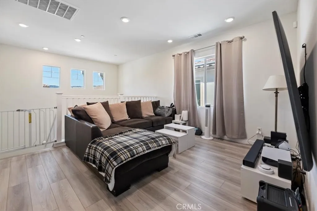 20911 Jennings Way, Newhall, California 91321 home-pic-24