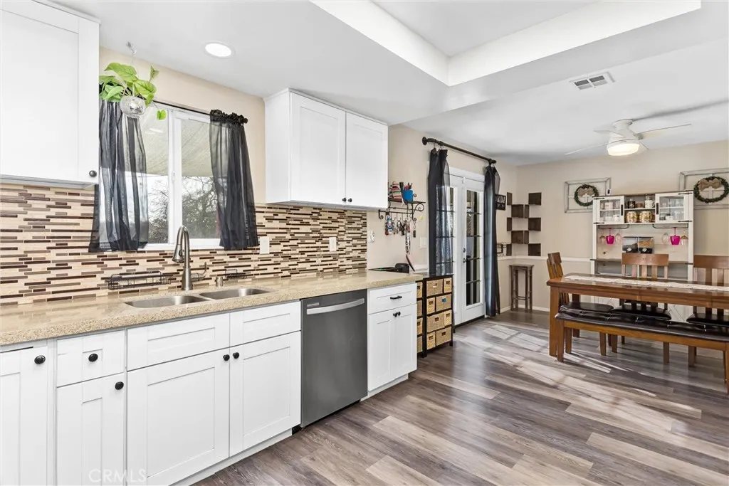 33241 Avenue D, Yucaipa, California 92399 home-pic-12