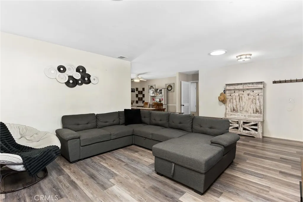 33241 Avenue D, Yucaipa, California 92399 home-pic-7