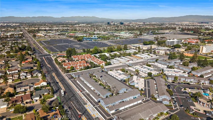 Great access to Irvine and John Wayne Airport