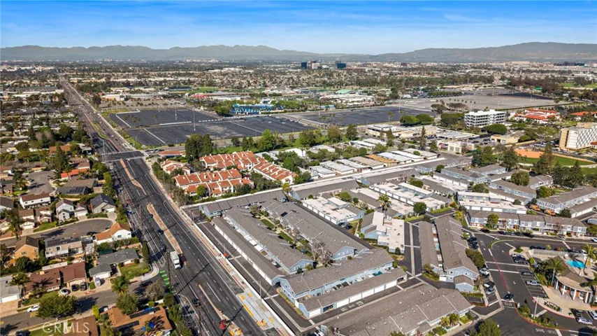 Great access to Irvine and John Wayne Airport
